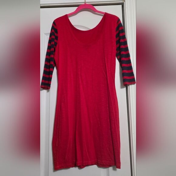 Express Vibrant Red Dress, navy striped sleeves. - Picture 4 of 5